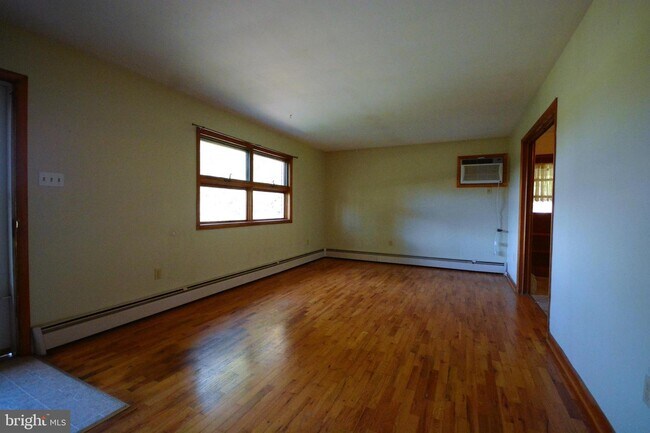 Building Photo - 4825 Old Middletown Rd