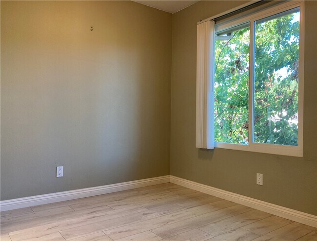 Foto del edificio - 5484 Dobbs St