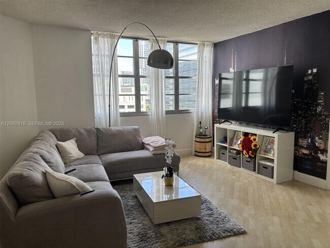 Building Photo - 801 Brickell Bay Dr