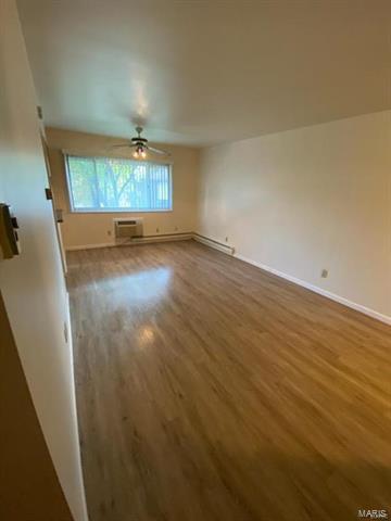 Foto del edificio - 7495 Hazelcrest Dr