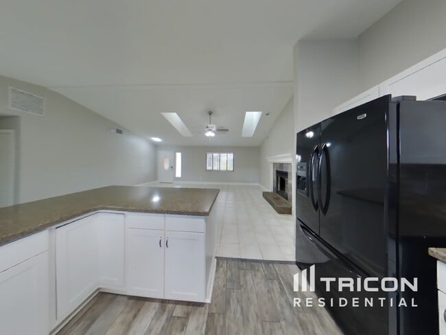 Building Photo - 2360 Date Palm Dr
