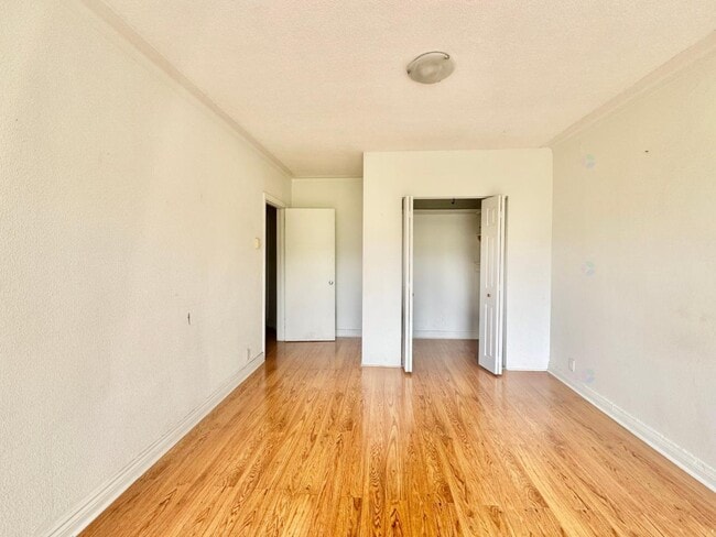 Photo du bâtiment - 349 Bd Graham