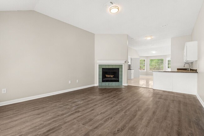 Foto del edificio - Updated 4 Bedroom 2 Bath Home - Open to Section 8