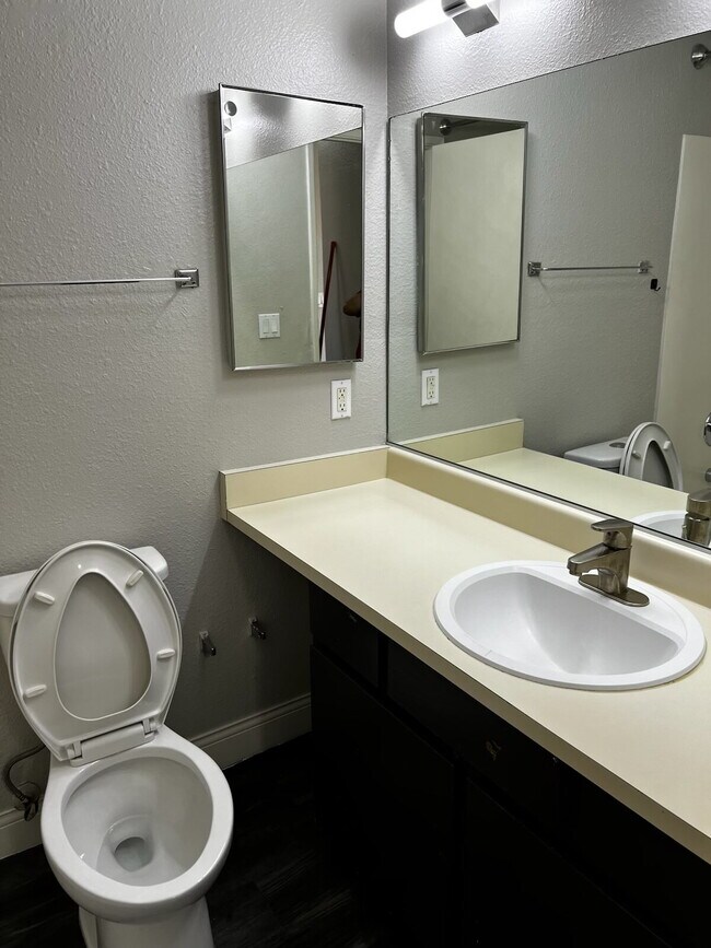 Foto del edificio - 2-Bed 1 Bath Near East Lake Mead