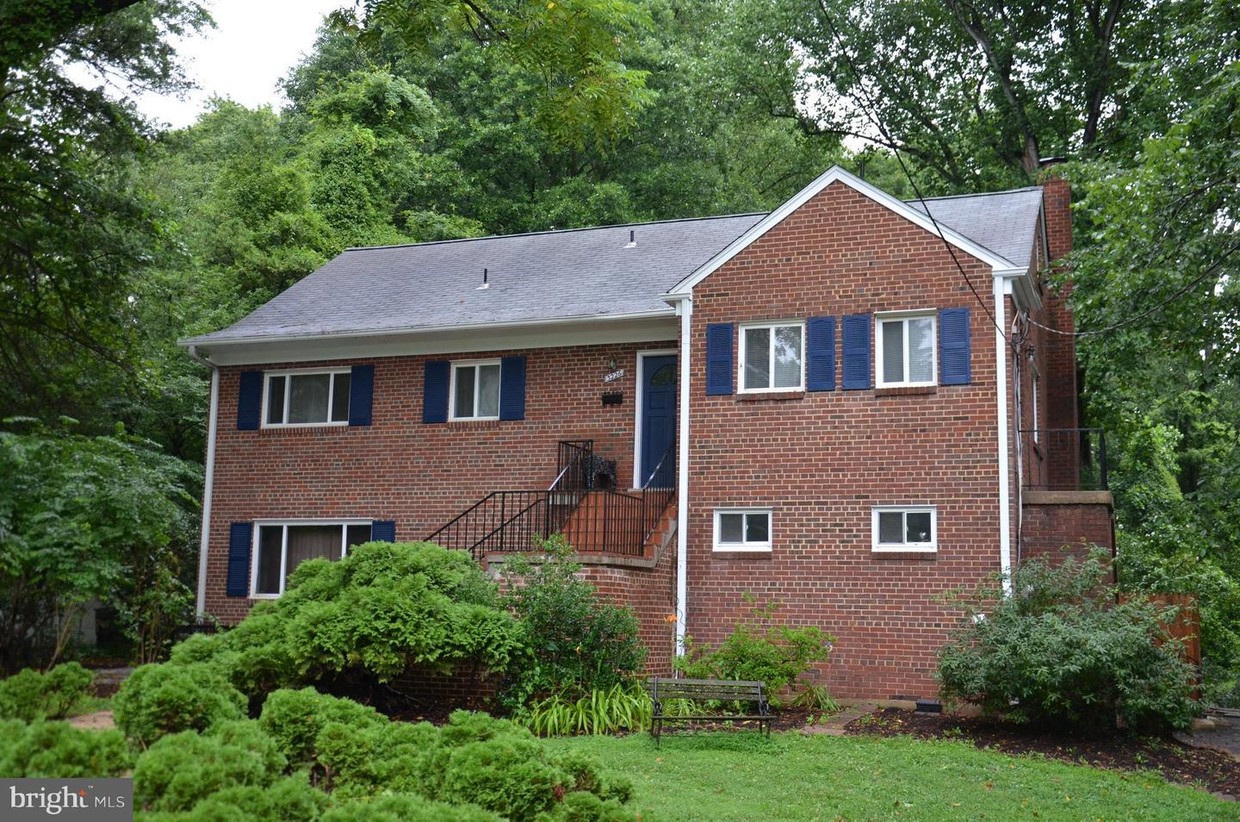 Primary Photo - 3226 Sleepy Hollow Rd