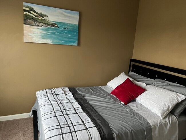 Bedroom w Queen bed - 3369 Wiser Dr