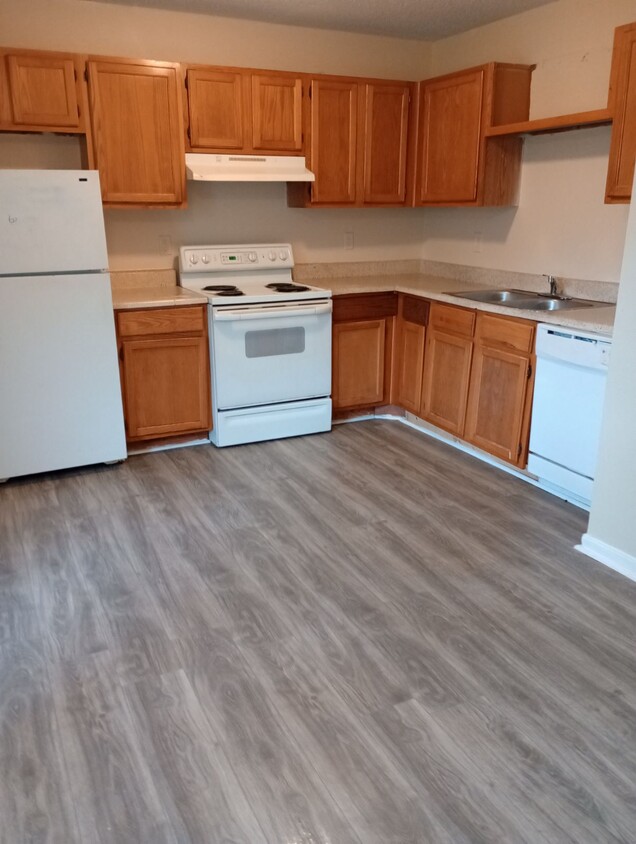 Kitchen - Pinebrooke - WE ACCEPT SECTION 8