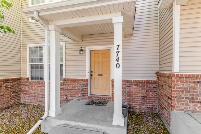 Building Photo - 7740 Sandy Springs Point