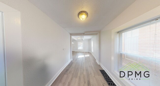 Foto del edificio - 325 E Hillsdale St