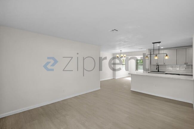 Building Photo - 1421 NW 32nd Ave