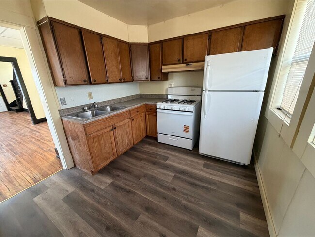 Building Photo - 2 bed 1 bath house for rent!