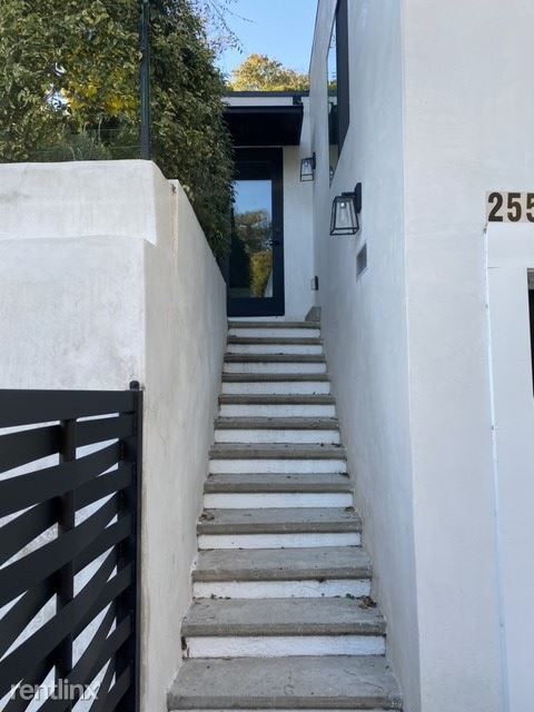 Building Photo - 1 br, 1 bath House - 2553 1/2 glen green st