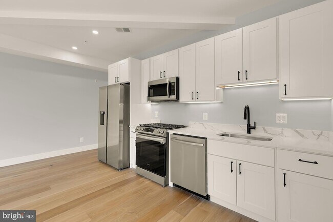 Building Photo - 3215 Mt Pleasant St NW