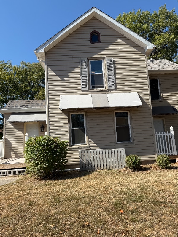 Primary Photo - 1205 N Sheridan Rd