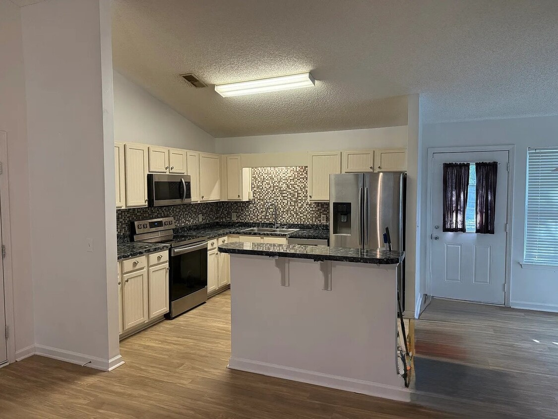 Building Photo - 141 Blackwater Way