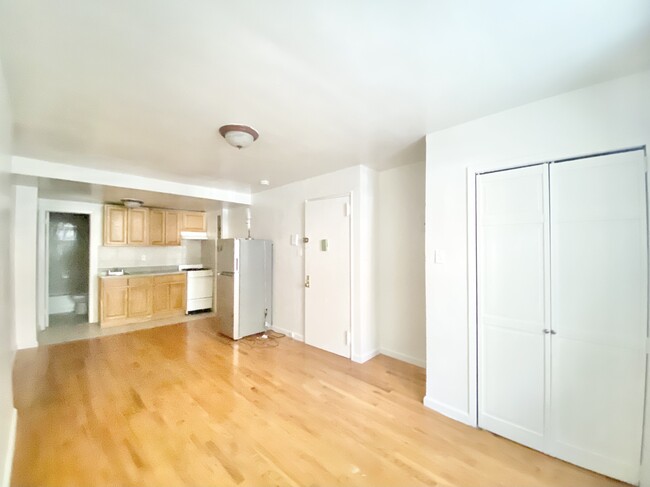 Building Photo - 142 W 130th St