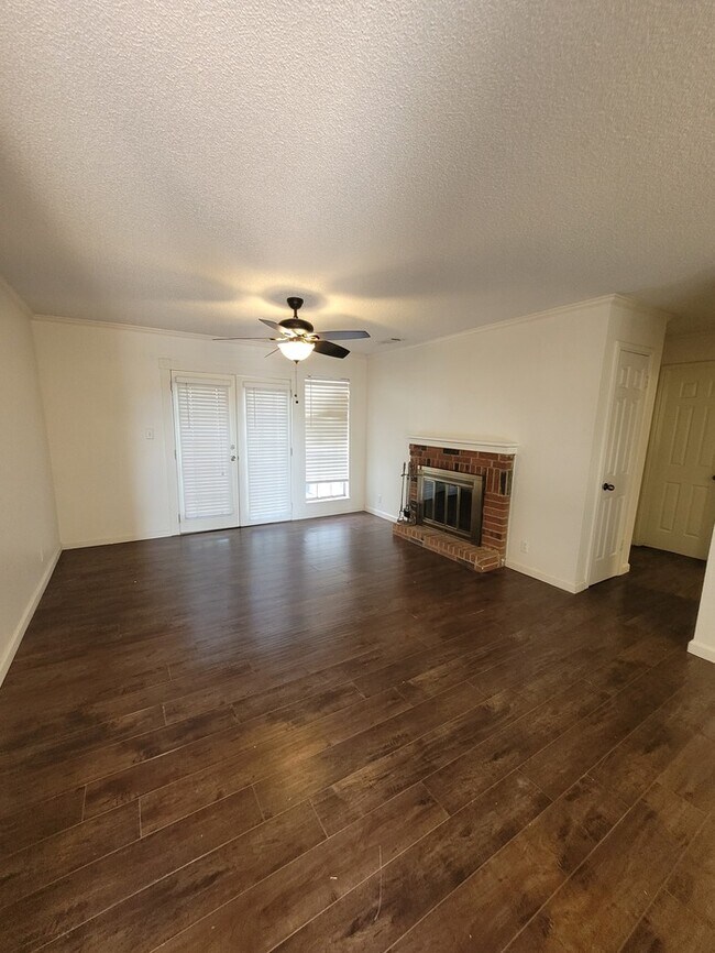 Foto del edificio - 1 bed 1 bath unit at Sagewood Condominums