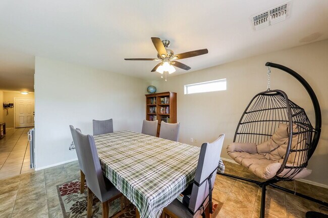 Foto del edificio - 5945 N 73rd Dr