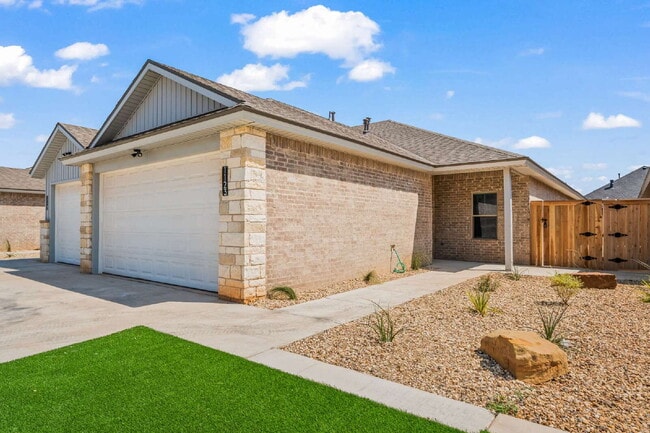 Building Photo - Brand new townhomes in Iron Horse!