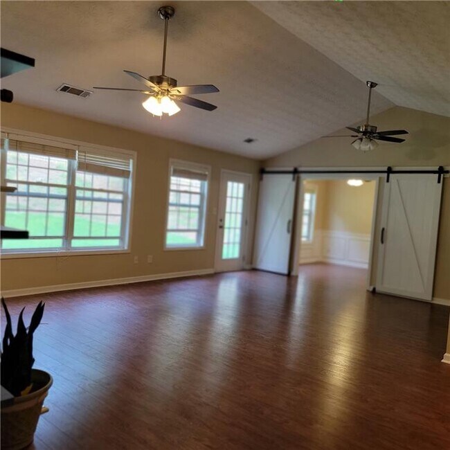 Foto del edificio - 5219 Leecroft Dr