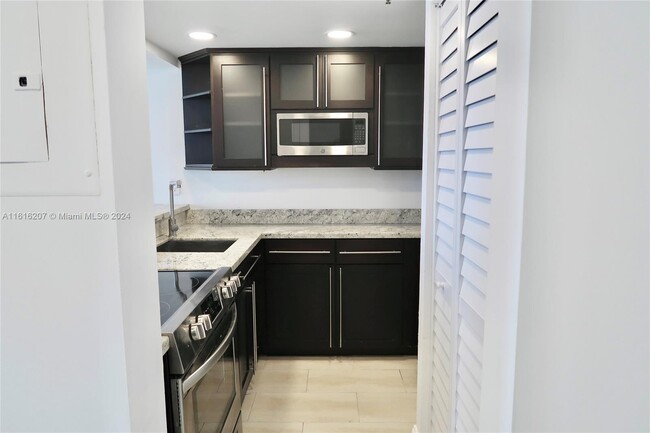 Foto del edificio - 540 Brickell Key Dr