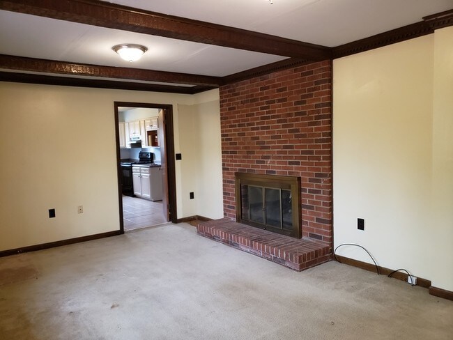Building Photo - Classic Brick Ranch - Downtown Raleigh