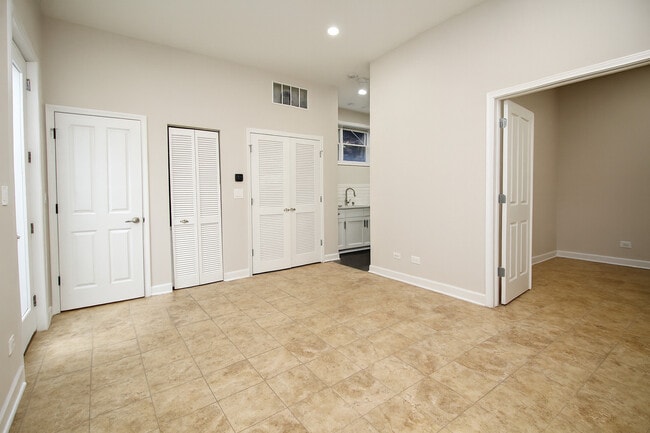 Building Photo - 3440 N Elston Ave