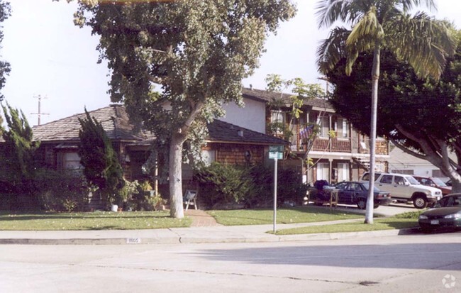 Alternate Building View - Kendall Apartments