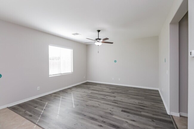Foto del edificio - 4393 W Crescent Rd