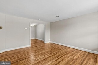 Building Photo - 8556 Willow Oak Rd