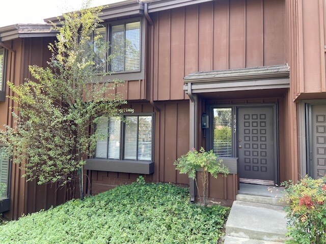 Primary Photo - 1967 Mount Shasta Dr