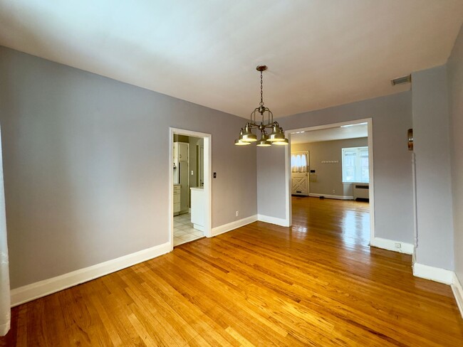 Building Photo - Spacious 3-Bedroom Townhome with Modern Am...