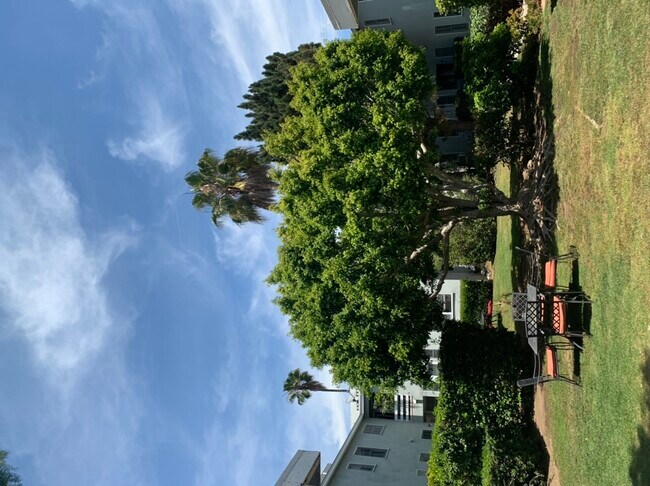 Foto del edificio - 3131 Arizona Ave