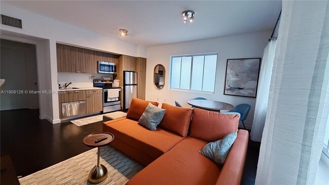 Building Photo - 551 Michigan Ave