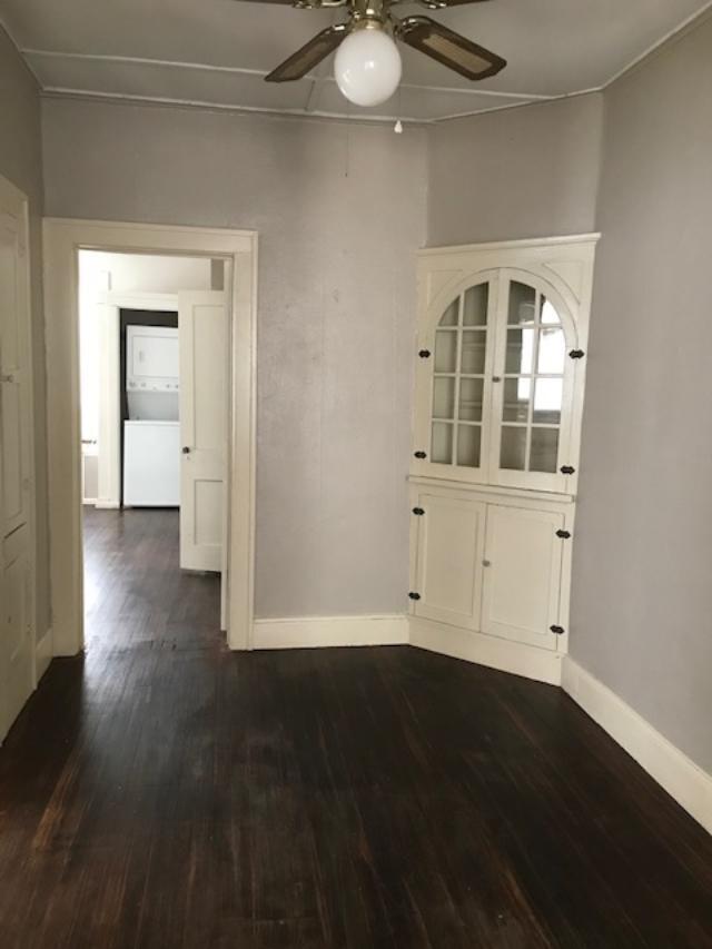 Dining room - 318 E Twohig Ave