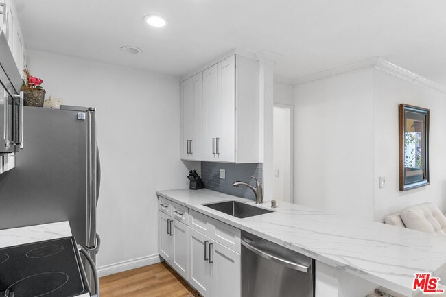 Foto del edificio - 1351 N Orange Dr