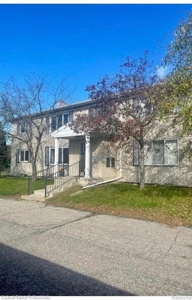 Building Photo - 510 Montrose Ave