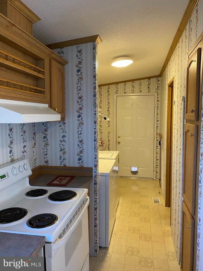 Building Photo - 155 Camelot Dr