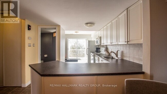 Building Photo - 330 Cresthaven Dr