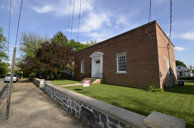 Building Photo - 260 Henderson St