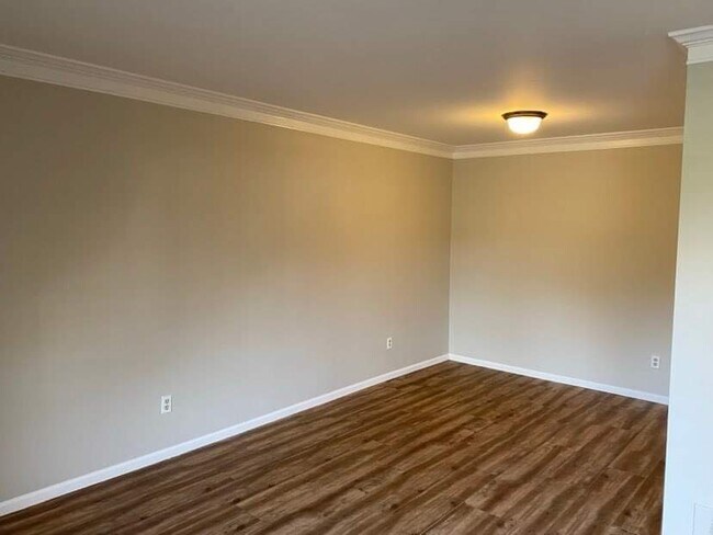 Foto del edificio - 595 E Fox Hills Dr