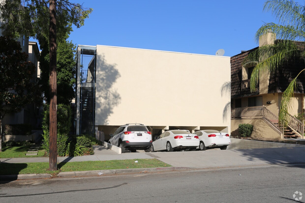 Building Photo - 221 N Belmont St