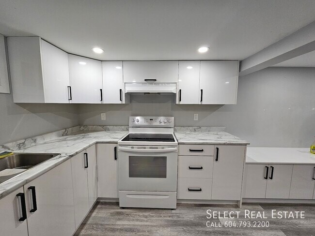 Photo du bâtiment - 45723 Lewis Ave