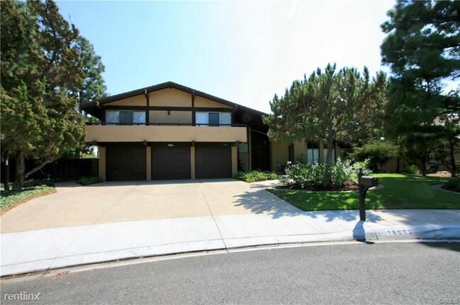 Foto del edificio - 6 br, 3 bath House - 18072 Athens Ave