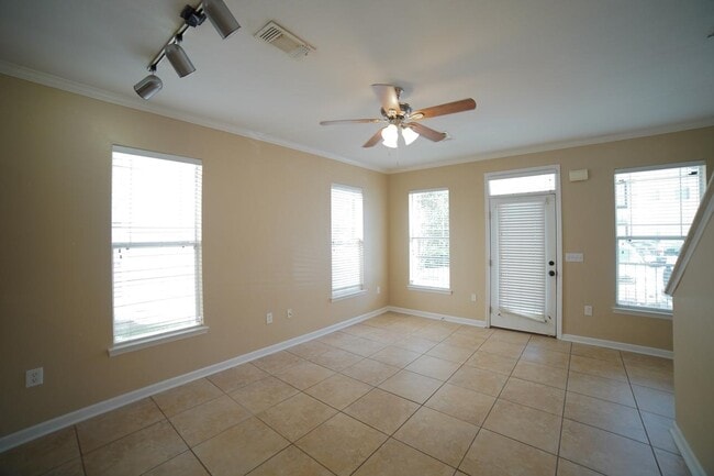 Foto del edificio - 2400 Fred Smith Rd