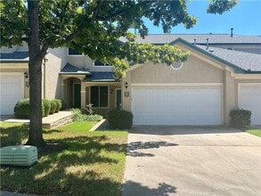 Building Photo - 2100 Pipers Field Dr