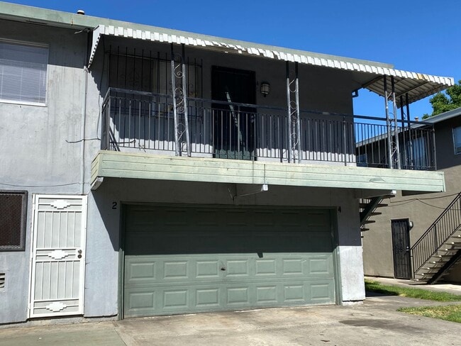 Foto del edificio - Spacious Two Bedroom Condo