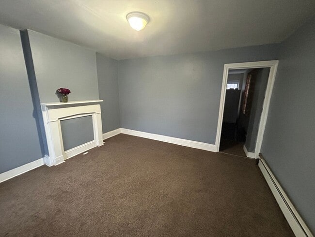 Building Photo - 2 bed freshly updated