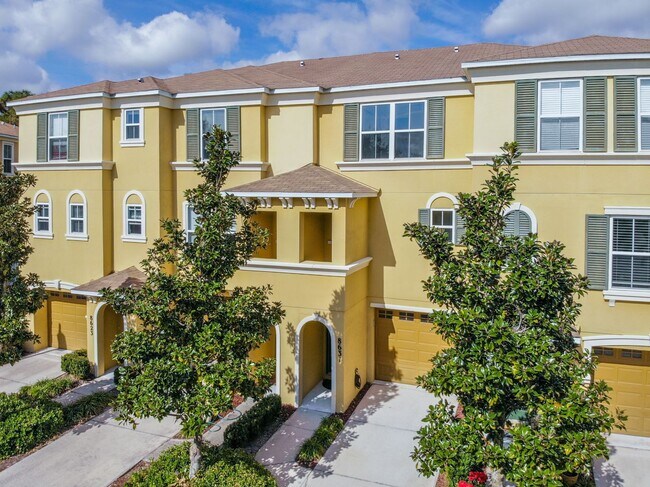 Foto del edificio - BEAUTIFULLY UPDATED 2 BED, 2.5 BATH CONDO IN WILLOWBROOK WITHIN LAKEWOOD RANCH
