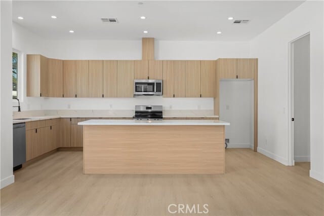 Building Photo - 6948 Amestoy Ave